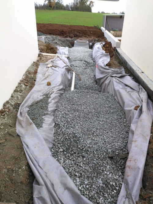 Bassin d'infiltration en cours de remblaiement